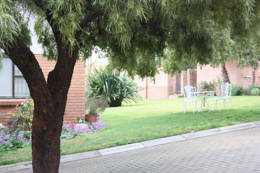2 Bedroom Property for Sale in Langenhovenpark Free State